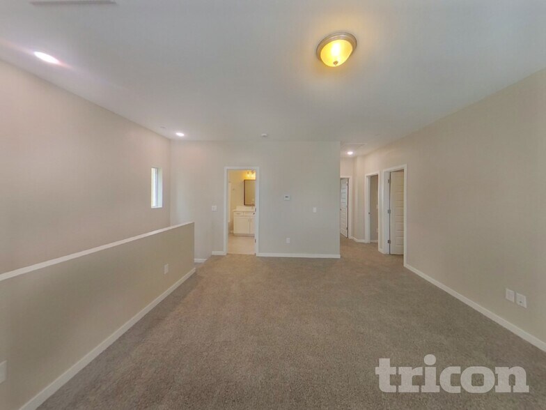 Building Photo - 1318 N Parkcrest