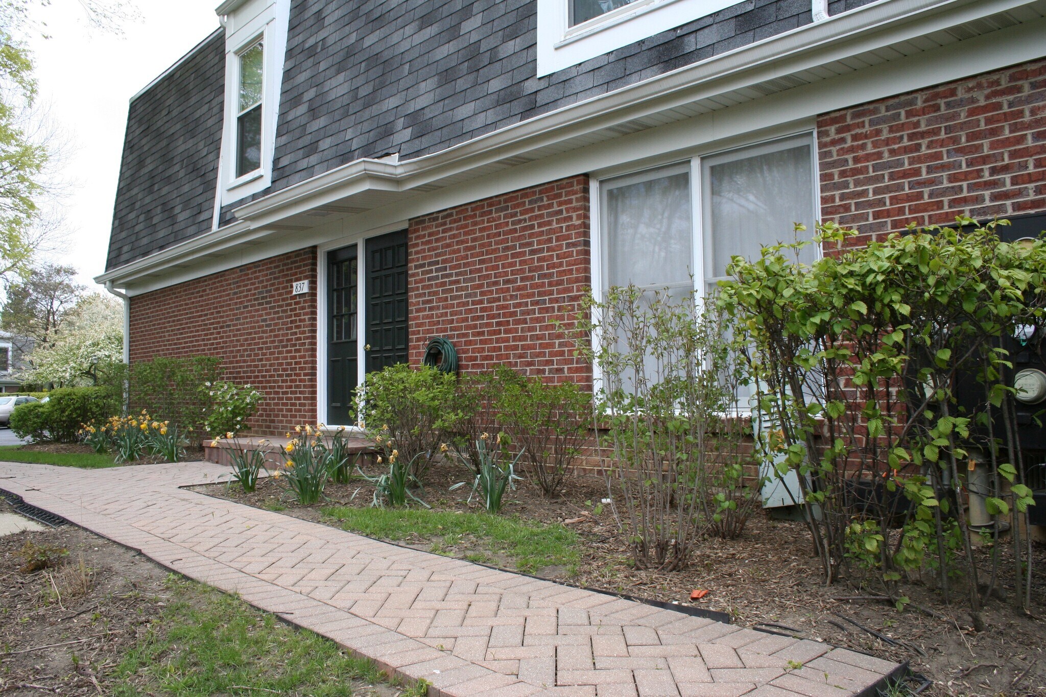 Building Photo - 837 Garfield Ave