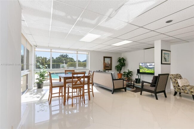 Building Photo - 2715 N Ocean Blvd