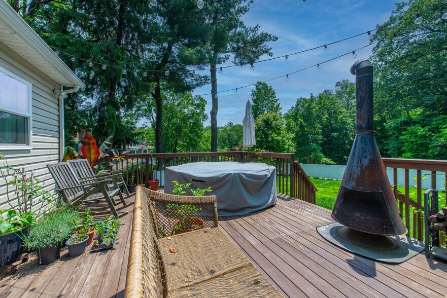 Building Photo - 247 Airmount Ave