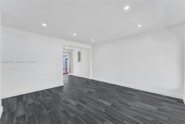 Building Photo - 4917 SW 43rd Terrace