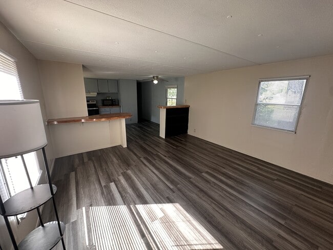 Building Photo - 345 County Line Dr