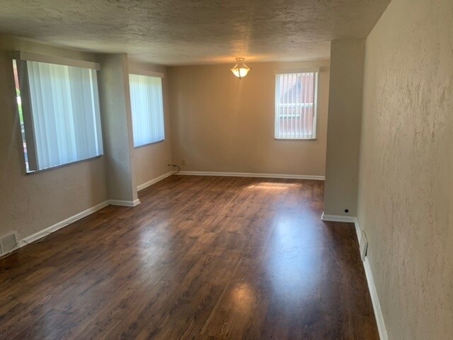 Building Photo - 4385 Coleridge St