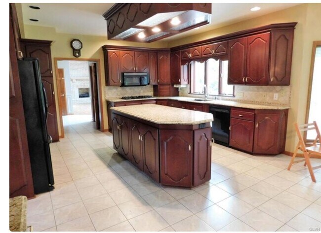 Building Photo - 3505 Manor Rd