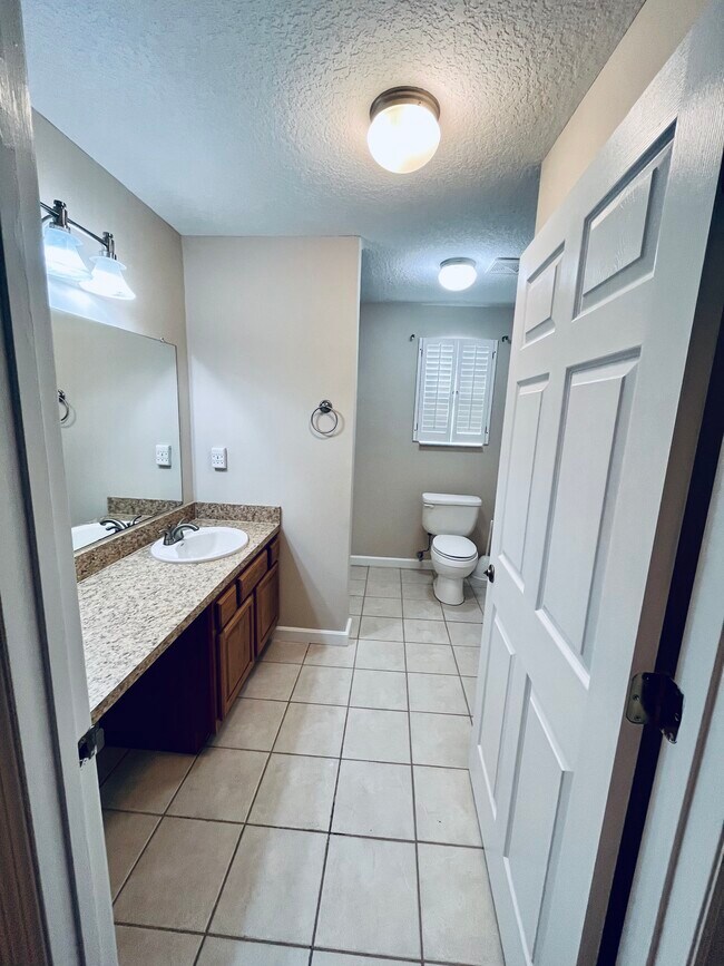 Building Photo - 273 Hollywood Forest Dr