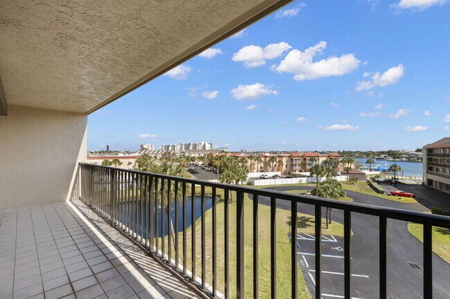Building Photo - Condo For Rent on ST PETE BEACH!