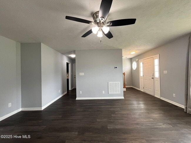 Building Photo - 1508 Thoroughbred Trail