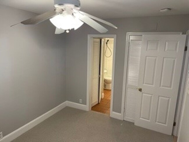 Building Photo - 1BR in Georgetown East Village WITH PARKIN...