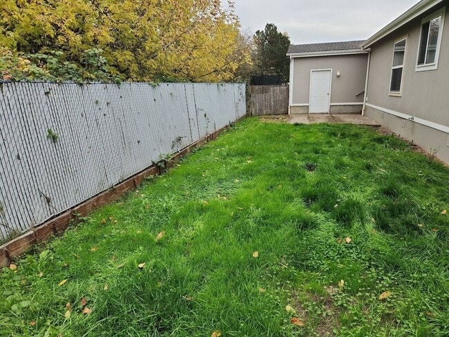 Building Photo - Pet Friendly 3bed : 2bath Home w/ 1 Car De...