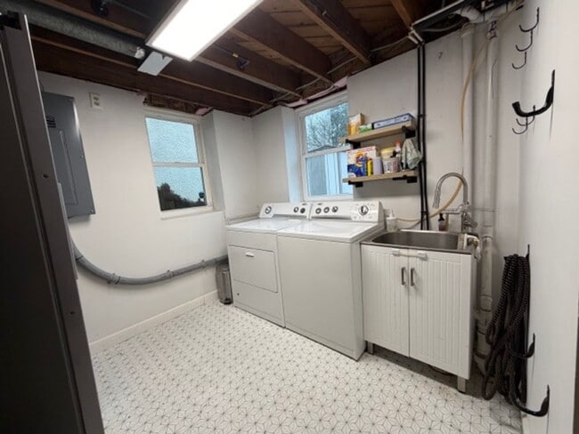 Building Photo - Stylishly Updated 4BR Home in the Heart of Northeast Minneapolis!
