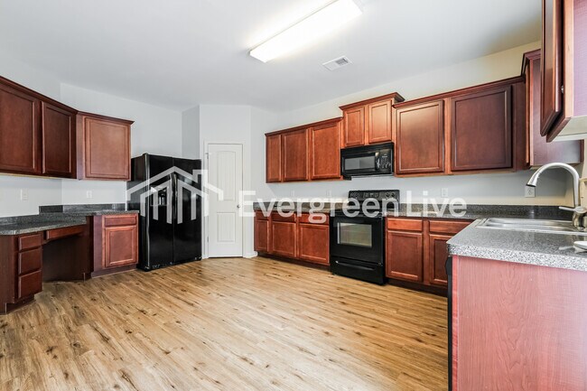 Building Photo - 138 High Point Way