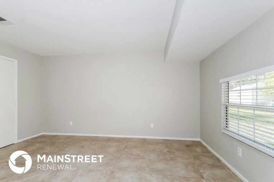 Building Photo - 1376 23rd Pl SW