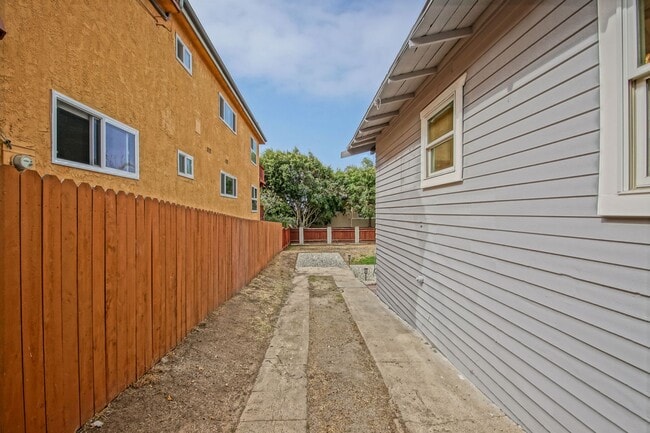 Building Photo - 827 N Lucia Ave
