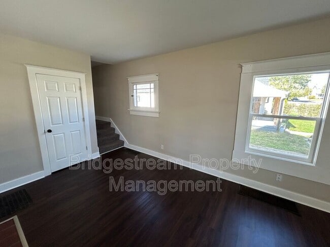 Building Photo - 2213 Ravenwood Ave