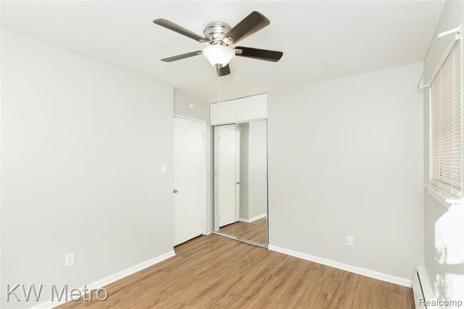 Building Photo - 2817 W 13 Mile Rd