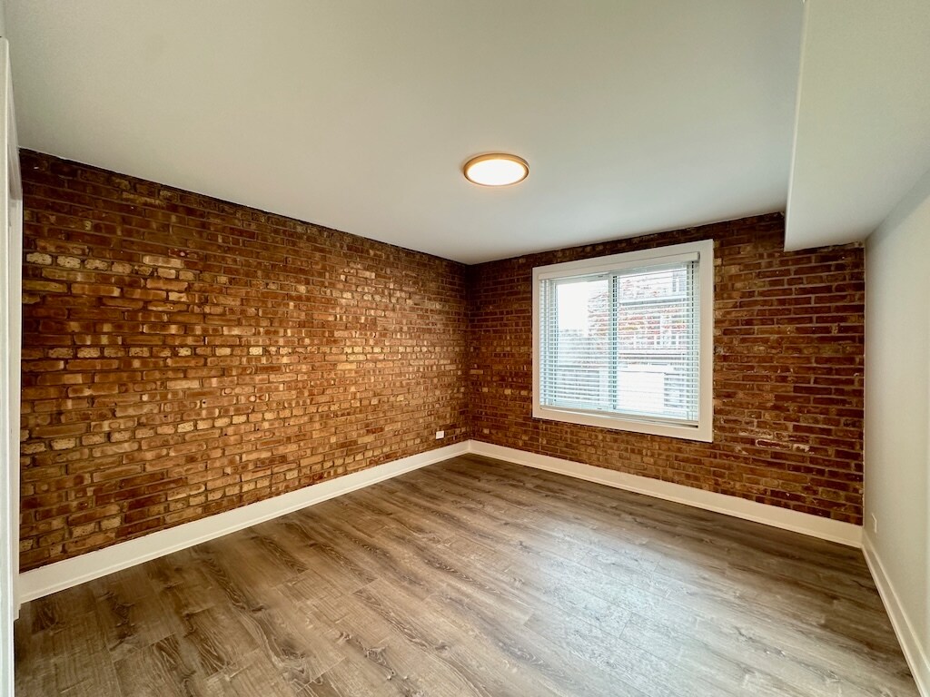 Building Photo - 1223 N La Salle Dr