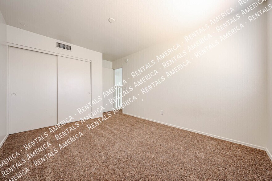 Building Photo - 2361 W Myrtle Dr