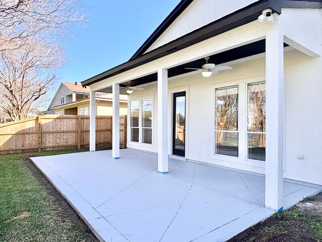 Building Photo - Stunning 5-Bedroom Home with Breathtaking Lake & Golf Course Views – Pelican Point Subdivision