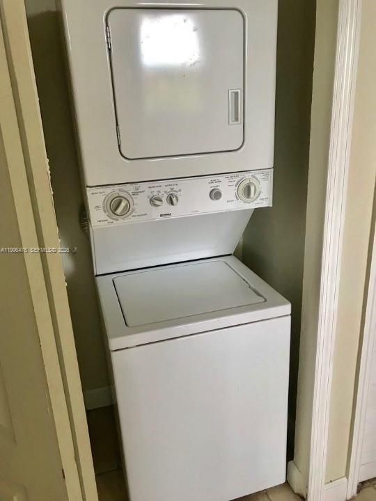 Building Photo - 2731 SE 17th Ave