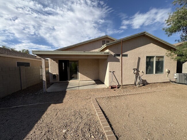 Building Photo - Vail School District 3 bedroom two bath