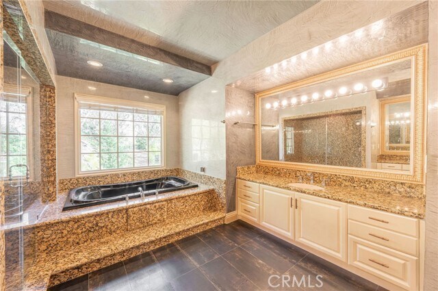 Building Photo - 3331 Oakmont View Dr