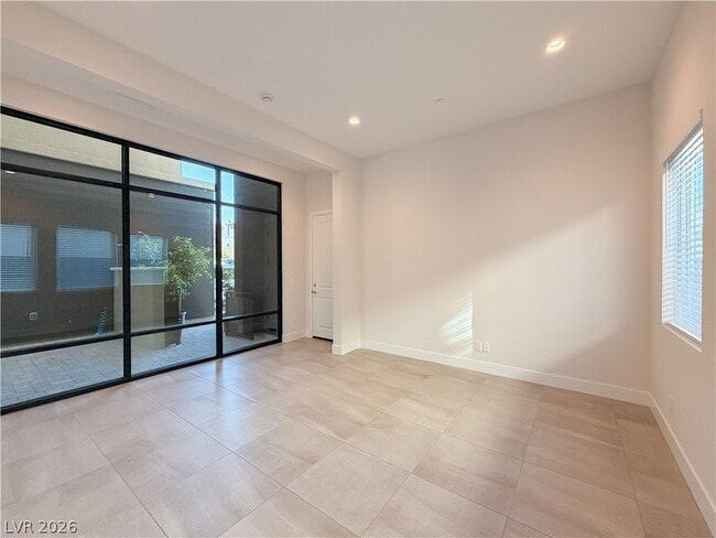 Building Photo - 10761 Canyon Bloom Dr