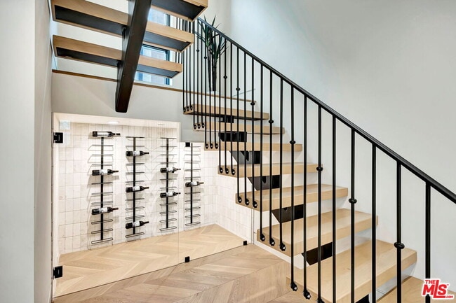 Building Photo - 652 Huntley Dr