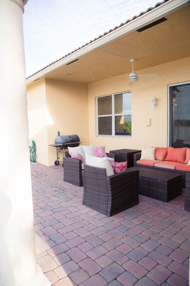 Building Photo - 6140 Santa Margarito Dr