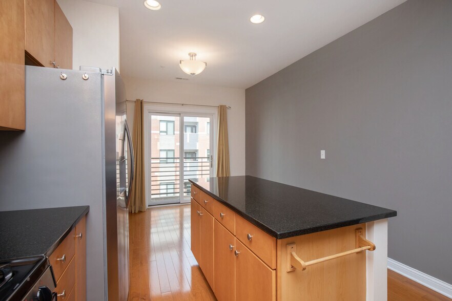 Building Photo - 517 N Park Ave