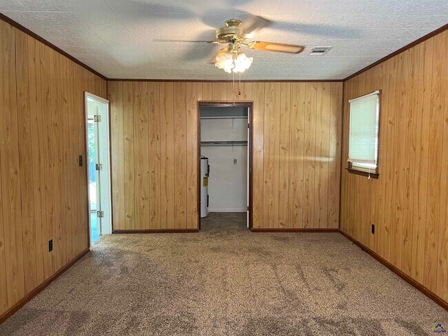 Building Photo - 211 Laverne Dr