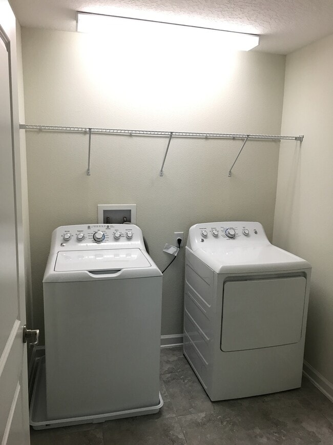 Building Photo - 5/3 Lake Nona/Moss park Home with FREE Lawncare, Internet, Cable and Phone