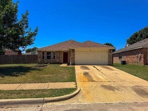 Building Photo - 1009 McKavett Dr