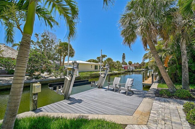 Building Photo - 830 Tarawitt Dr