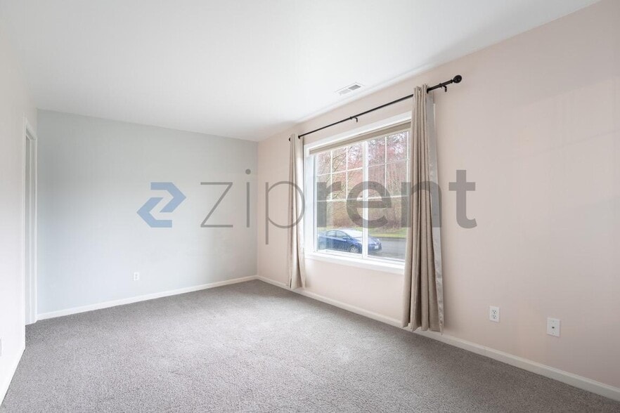 Building Photo - Unit