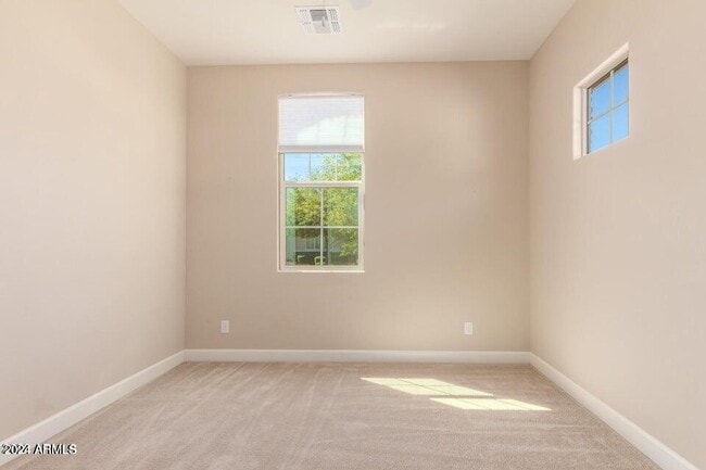 Building Photo - 13695 N 148th Dr
