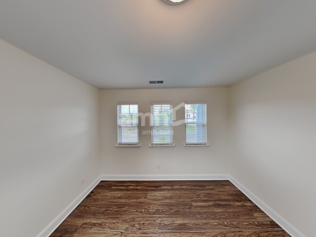 Building Photo - 1100 Amberly Wy