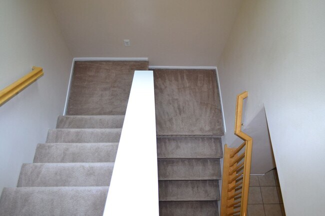 Building Photo - SW - 3 BEDROOMS PLUS LOFT SPACE