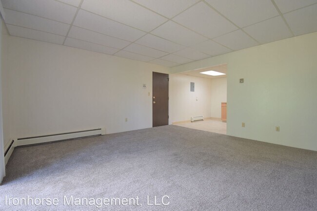 Building Photo - 805 W Villard St