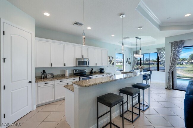 Building Photo - 1685 Serrano Cir