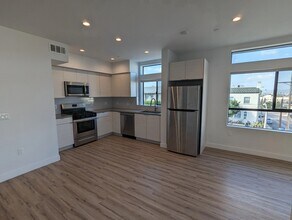 Building Photo - 338 Mariposa Ave