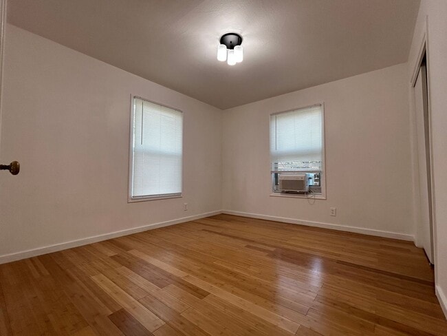 Building Photo - 1295 Floral Ave