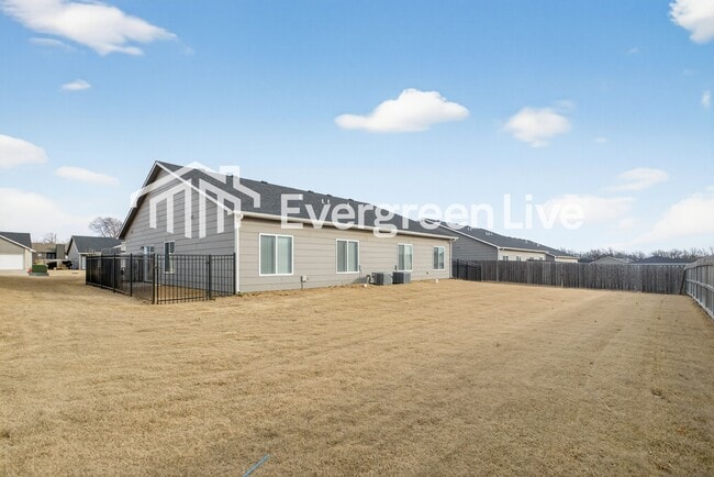 Building Photo - 113 E Santa Fe Cir