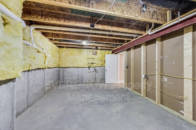 Building Photo - 16695 Carlton Rd