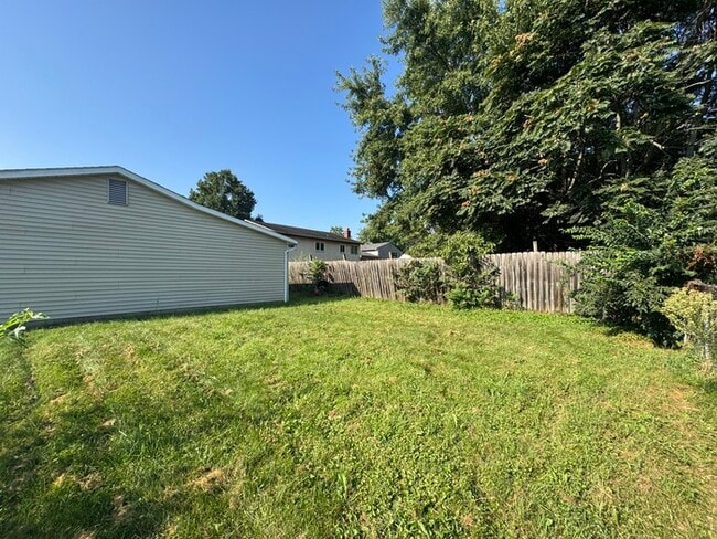 Building Photo - 3515 Meadow Valley St