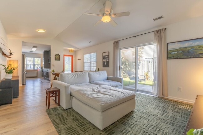 Building Photo - READY SOON! Beautifully Updated 3BR/2BA Ho...