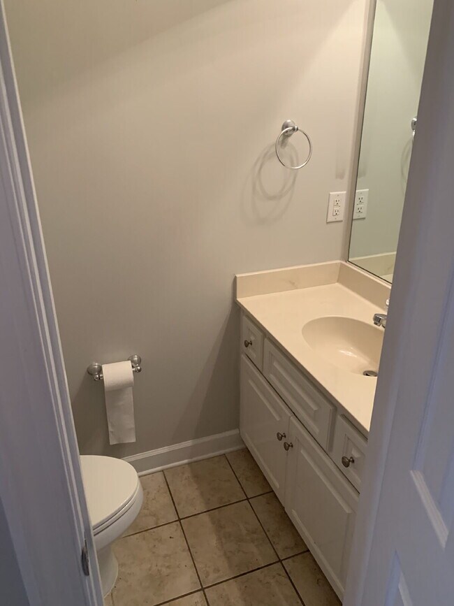 Building Photo - Beautiful Townhome in the Heart of Aiken!