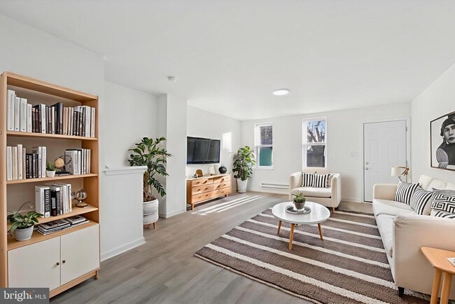 Building Photo - 3121 W Cumberland St