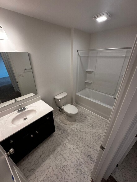 Building Photo - 242 Redondo Dr