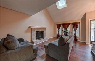 Building Photo - 11813 Oakmont St