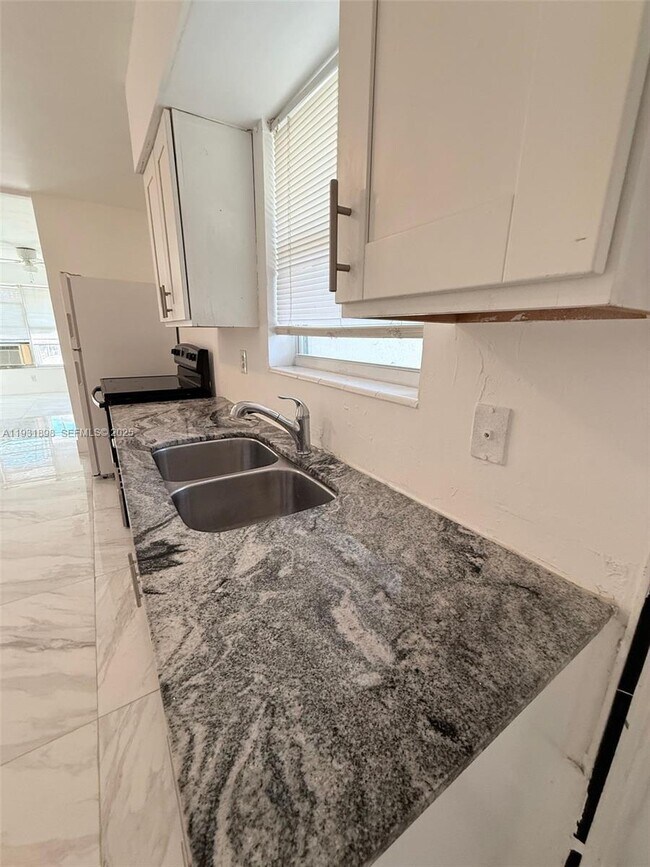 Building Photo - 4265 SW 51st St